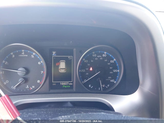 2018 TOYOTA RAV4 ADVENTURE/XLE VIN: JTMWFREV8JJ752624
