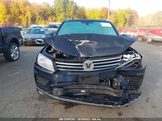 WVGEF9BP0FD003027 Volkswagen Touareg Lux