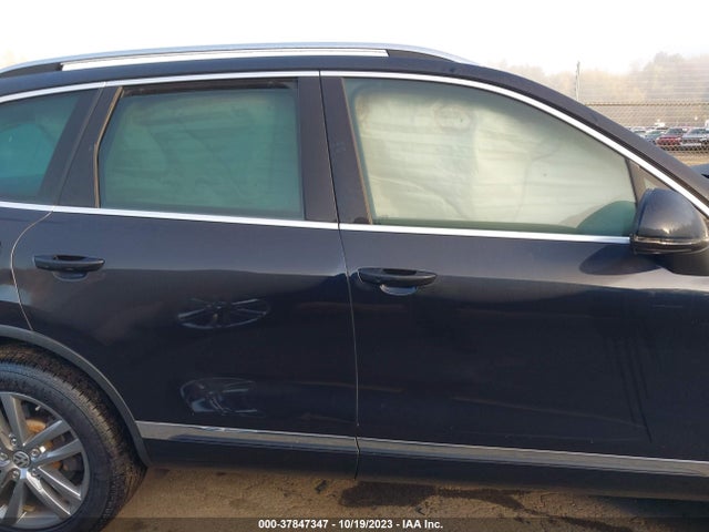 WVGEF9BP0FD003027 Volkswagen Touareg Lux