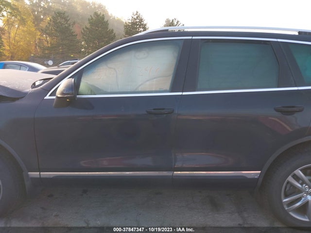 WVGEF9BP0FD003027 Volkswagen Touareg Lux