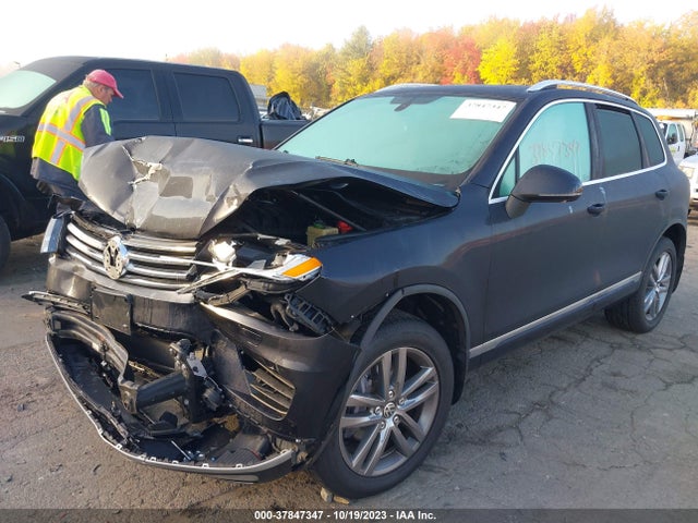 WVGEF9BP0FD003027 Volkswagen Touareg Lux