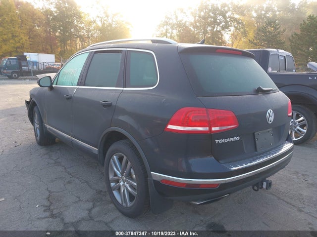 WVGEF9BP0FD003027 Volkswagen Touareg Lux