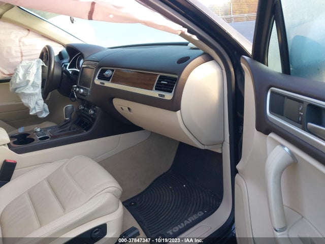 WVGEF9BP0FD003027 Volkswagen Touareg Lux
