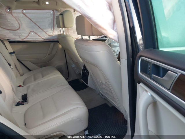 WVGEF9BP0FD003027 Volkswagen Touareg Lux