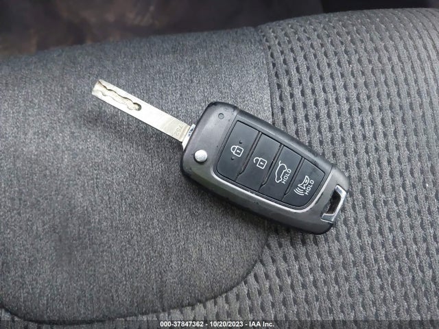 2019 HYUNDAI SANTA FE SE VIN: 5NMS2CAD4KH093274