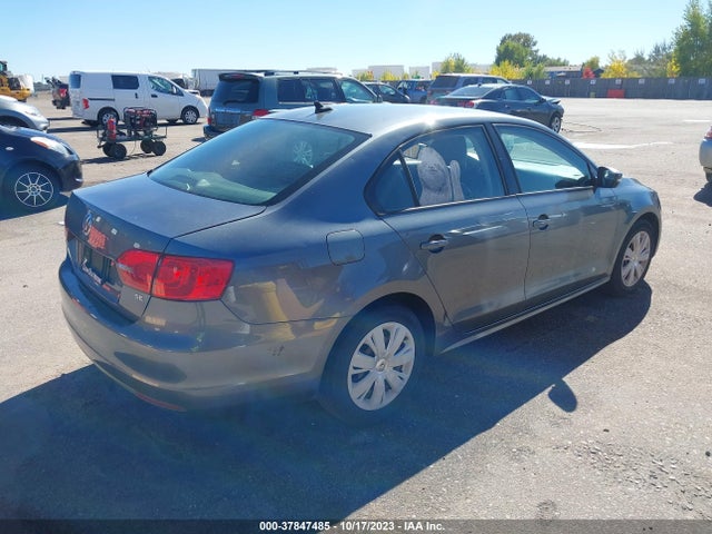3VWD17AJ4EM249465 Volkswagen Jetta Sedan Se