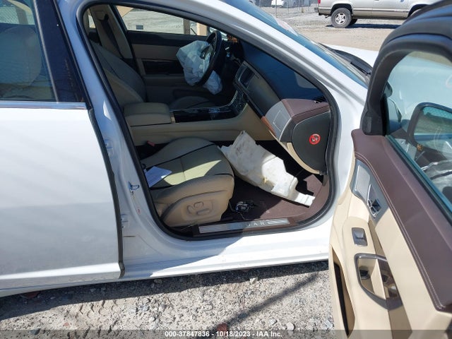 2012 JAGUAR XF SAJWA0HB2CLS33346 Photo 4