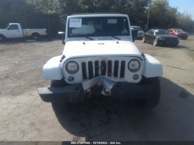 1C4BJWEG1HL700442 Jeep Wrangler Unlimited Sahara