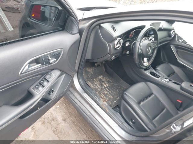 2019 MERCEDES-BENZ GLA 250 WDCTG4GB7KJ587943 Photo 4