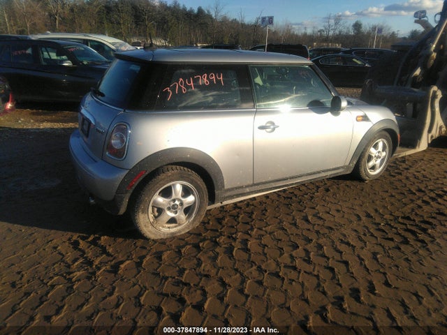 2011 MINI COOPER HARDTOP WMWSU3C54BT099507 Photo 3