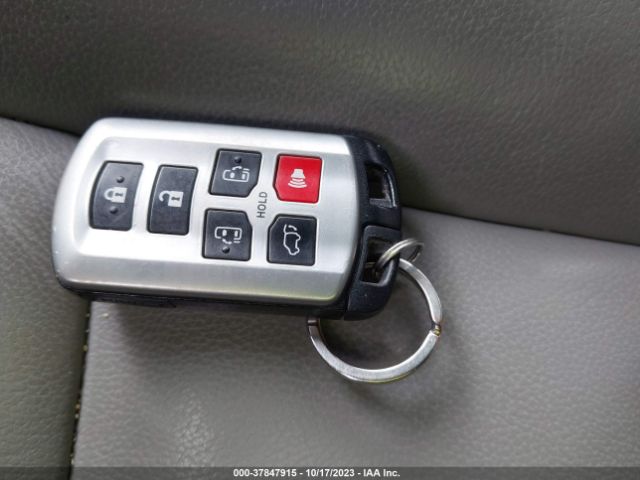 5TDYZ3DCXJS920716 Toyota SIENNA XLE