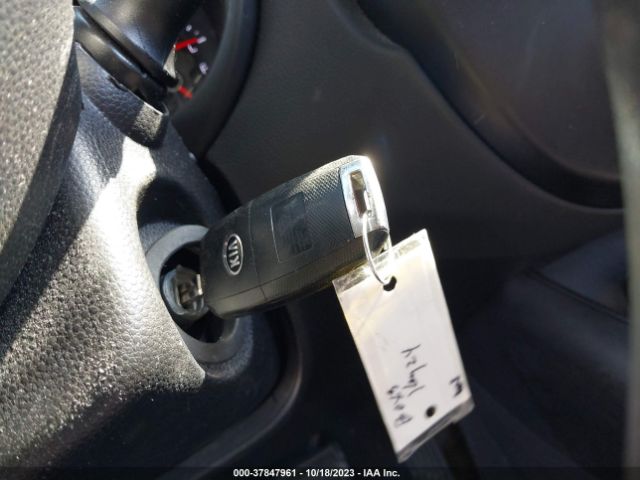 KNDJN2A22G7376525 KIA Soul Base