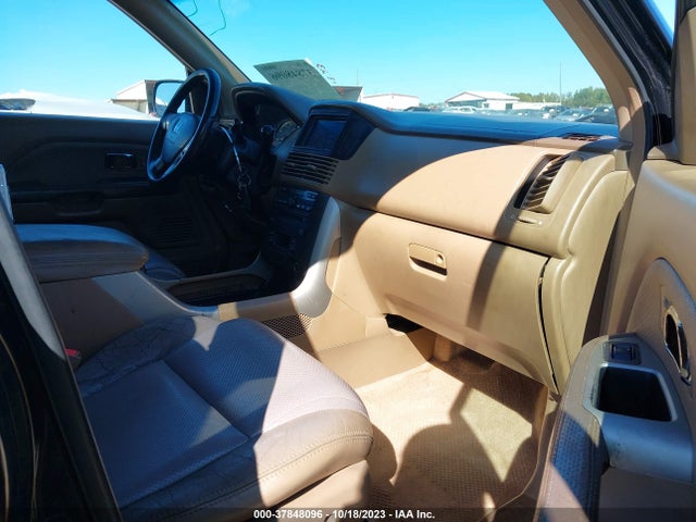 2004 HONDA PILOT EX VIN: 2HKYF18604H554745