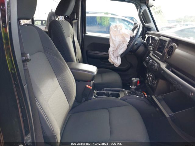 1C4HJXDN6JW301806 Jeep Wrangler Unlimited Sport S