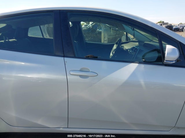 Toyota Prius Four 2016 JTDKARFU6G3507904 Image 13