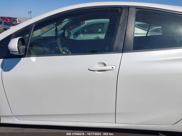 Toyota Prius Four 2016 JTDKARFU6G3507904 Image 14