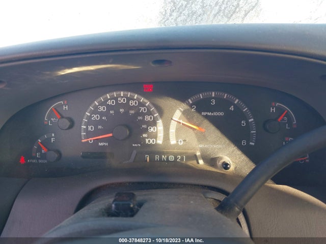 2000 FORD EXPEDITION XLT VIN: 1FMRU1560YLA96801