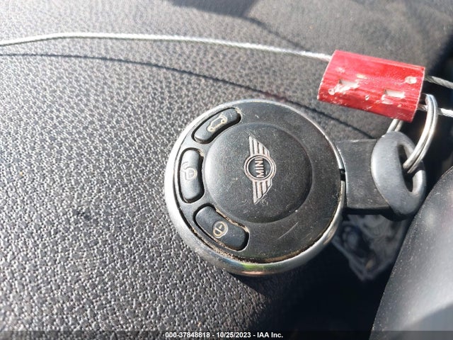 2011 MINI COOPER CLUBMAN S VIN: WMWZG3C53BTY35469