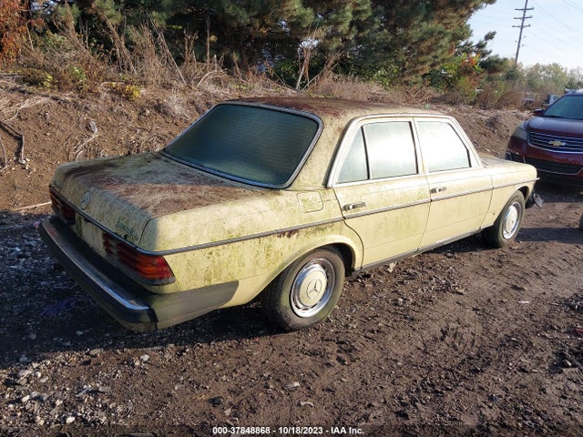 1979 MERCEDES-BENZ 240D VIN: 12312312145256