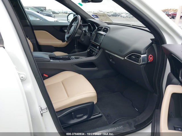 2018 JAGUAR F-PACE SADCJ2FX0JA270985 Photo 4