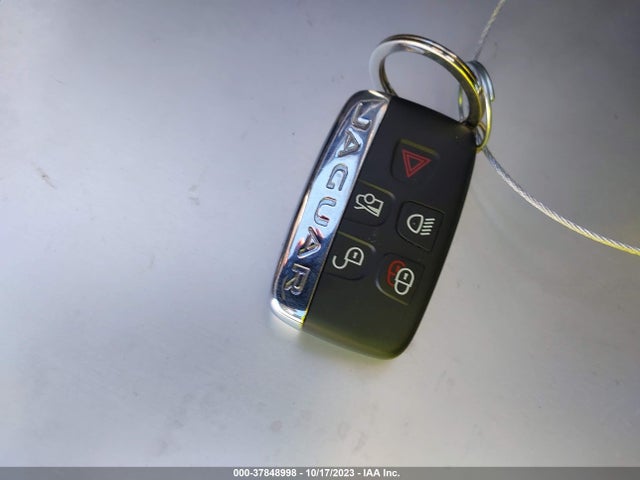 2017 JAGUAR XE SAJAE4BV1HA977127 Photo 10