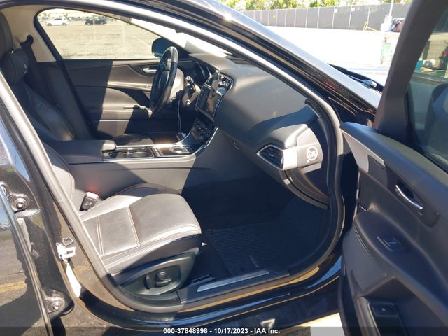 2017 JAGUAR XE SAJAE4BV1HA977127 Photo 4