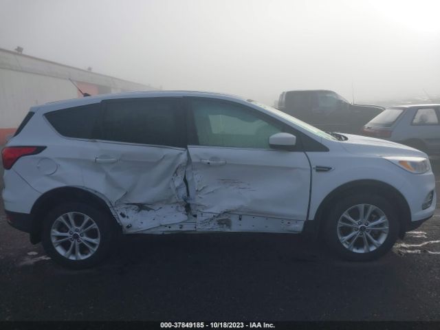 1FMCU9GD2KUA55281 Ford ESCAPE SE