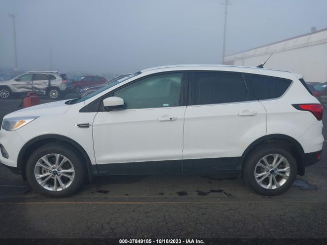 1FMCU9GD2KUA55281 Ford ESCAPE SE