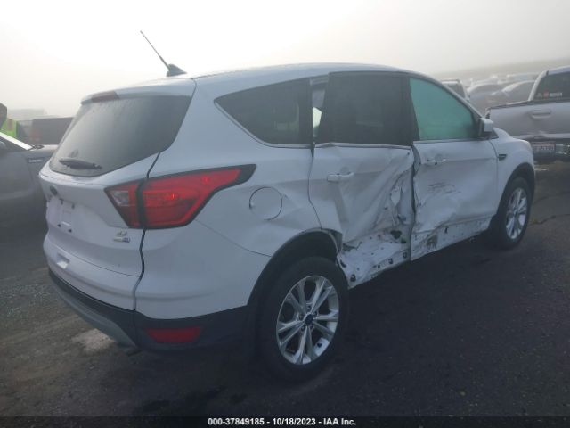 1FMCU9GD2KUA55281 Ford ESCAPE SE