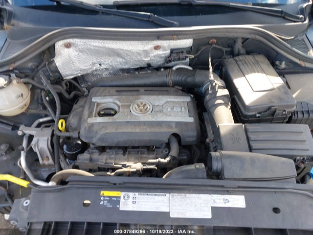 WVGAV7AX8HK043121 Volkswagen TIGUAN