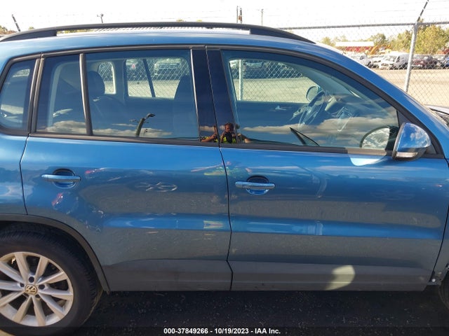 WVGAV7AX8HK043121 Volkswagen TIGUAN