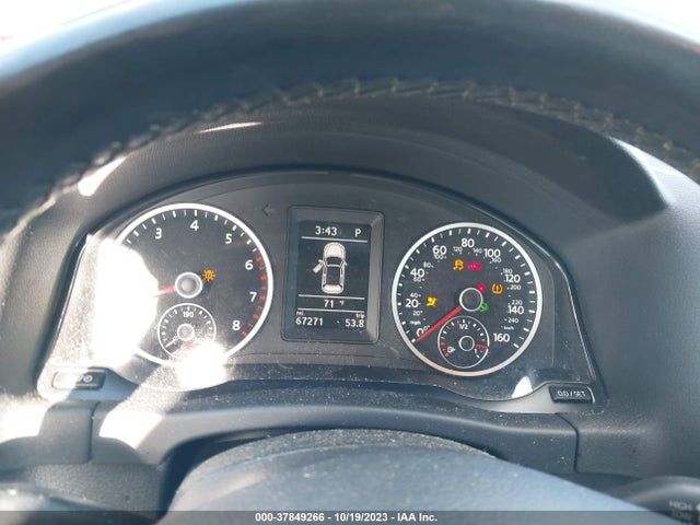 WVGAV7AX8HK043121 Volkswagen TIGUAN
