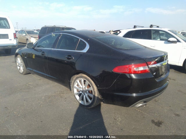 2011 JAGUAR XF SAJWA0GB1BLR95521 Photo 2