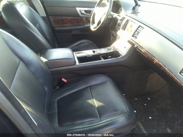 2011 JAGUAR XF SAJWA0GB1BLR95521 Photo 4