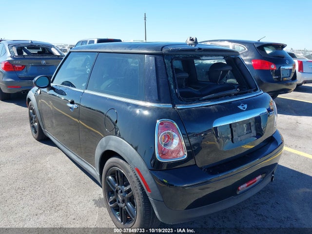 2013 MINI COOPER HARDTOP WMWSU3C51DT689263 Photo 2