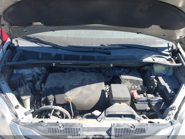2017 TOYOTA SIENNA XLE 8 PASSENGER VIN: 5TDYZ3DC4HS842198