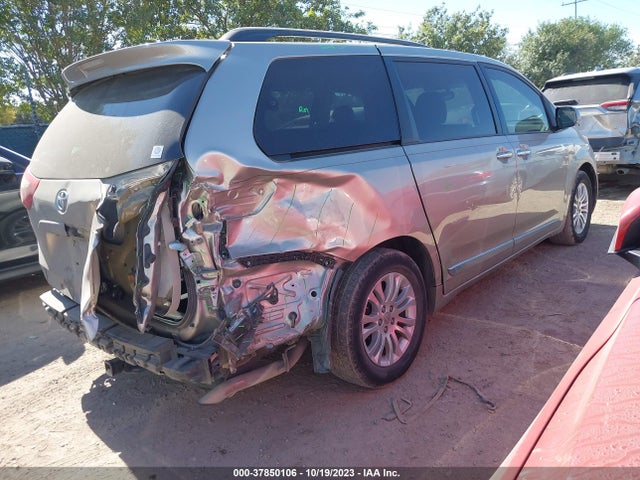 2017 TOYOTA SIENNA XLE 8 PASSENGER VIN: 5TDYZ3DC4HS842198