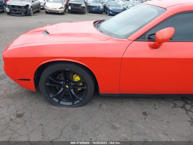 2C3CDZAG2JH112141 Dodge Challenger Sxt