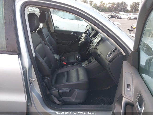 WVGBV7AX7HK012754 Volkswagen TIGUAN