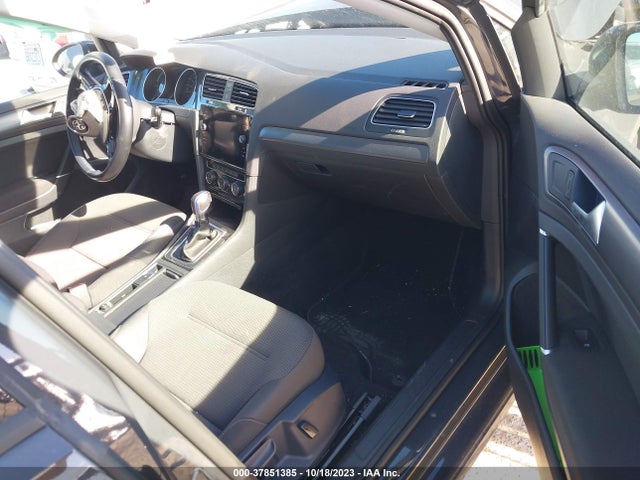 WVWKR7AU8KW919219 Volkswagen E-golf Se