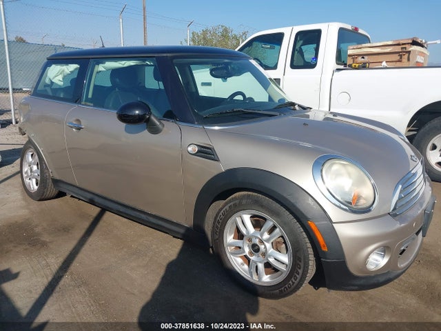 2011 MINI COOPER HARDTOP WMWSU3C59BT093492