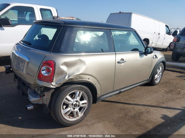 2011 MINI COOPER HARDTOP WMWSU3C59BT093492 Photo 3