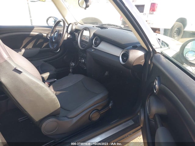 2011 MINI COOPER HARDTOP WMWSU3C59BT093492 Photo 4