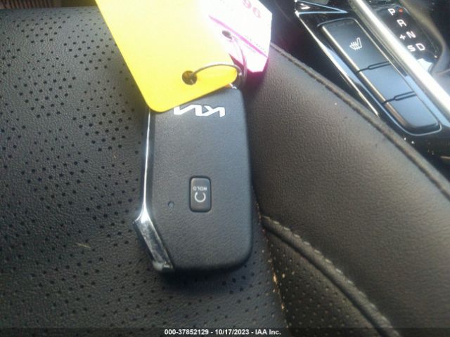 KNDERCAA7N7237085 KIA SELTOS EX