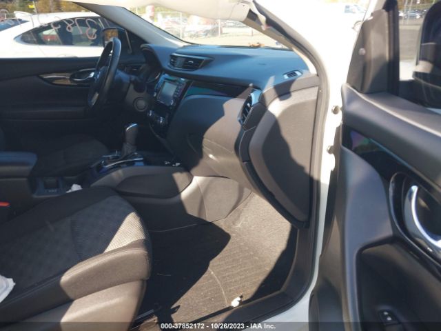 JN1BJ1CR9HW130313 Nissan Rogue Sport Sv