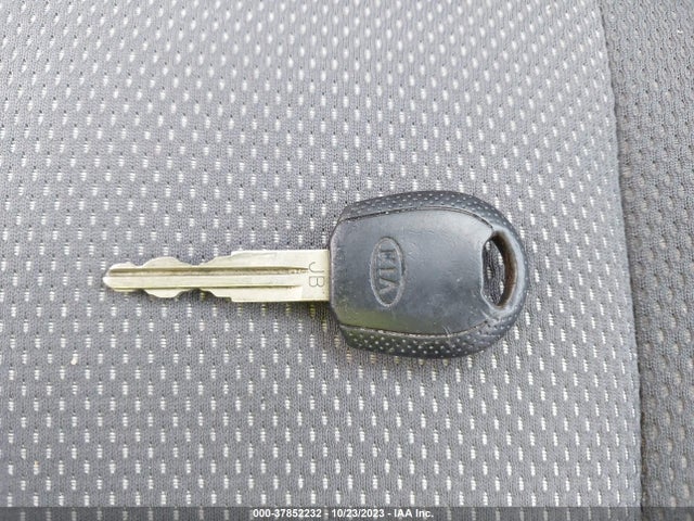 2008 KIA RIO VIN: KNADE123986297677