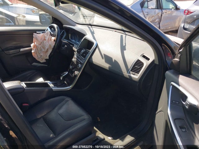 2016 VOLVO XC60 T5 DRIVE-E PREMIER VIN: YV440MDK4G2798101