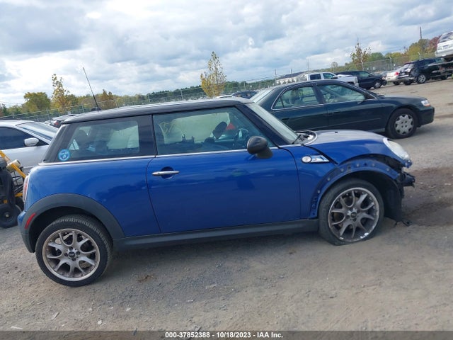 2007 MINI COOPER HARDTOP S VIN: WMWMF73567TT82640