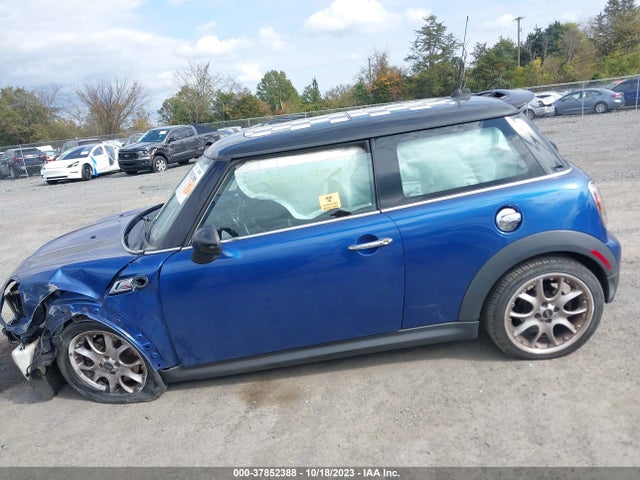2007 MINI COOPER HARDTOP S VIN: WMWMF73567TT82640