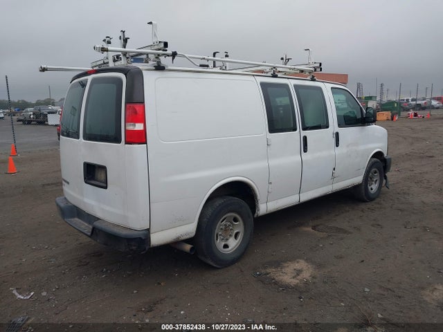 Chevrolet EXPRESS CARGO VAN 2017 1GCWGAFF5H1117988 Image 4